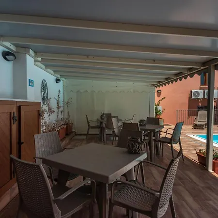 Apartment Relaxing Cristal Blu Sleeps 4 Num1493
